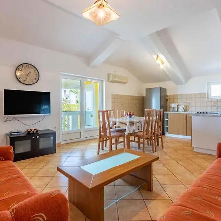 In 43206 Apartment *